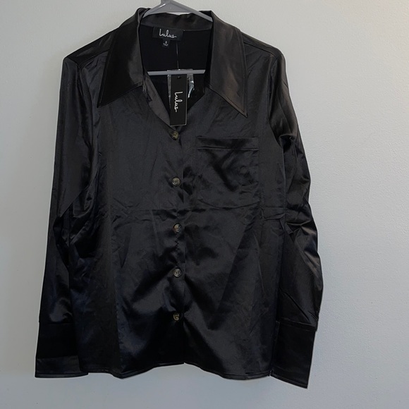 Lulus Tops - NWT Lulu’s satin button up